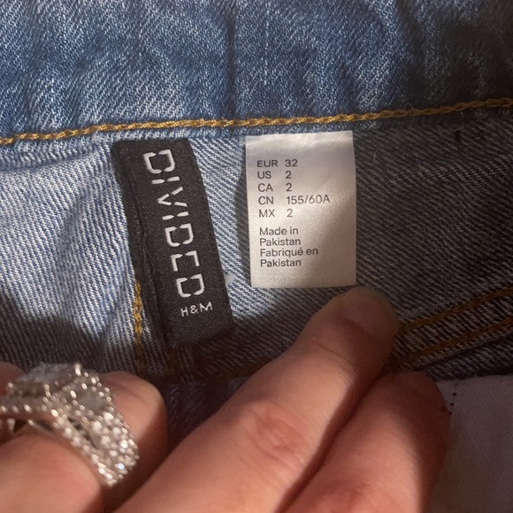 H & M DIVIDED SHORT Women JEAN SIZE 2 - Picture 7 of 9